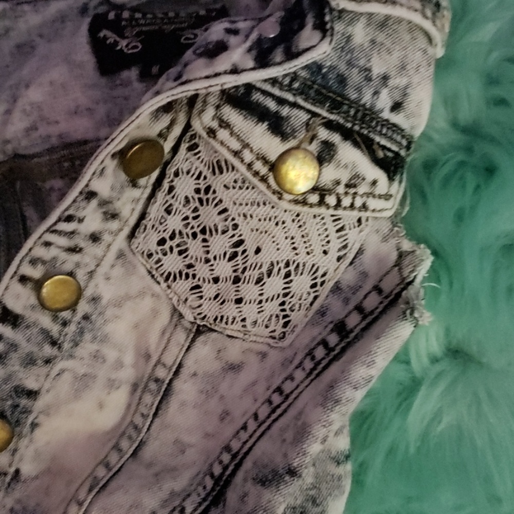 Vest - Picture 4 of 4
